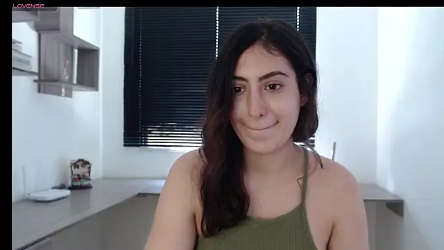 Snapshot of MIYESSI chatting on 02-19-25, 04:33 MIYESSI online show from 02-19-25, 04:33