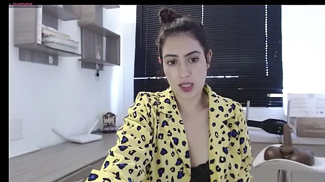 Snapshot of MIYESSI chatting on 03-17-25, 04:22 MIYESSI online show from 03-17-25, 04:22