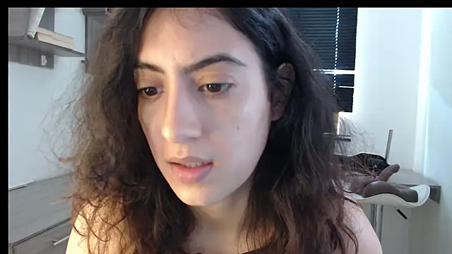 Snapshot of MIYESSI chatting on 09-11-25, 04:18 MIYESSI online show from 09-11-25, 04:18