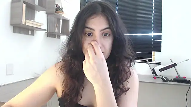 Snapshot of MIYESSI chatting on 10-02-25, 04:58 MIYESSI online show from 10-02-25, 04:58