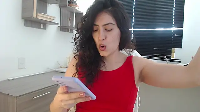 Snapshot of MIYESSI chatting on 10-03-25, 05:54 MIYESSI online show from 10-03-25, 05:54