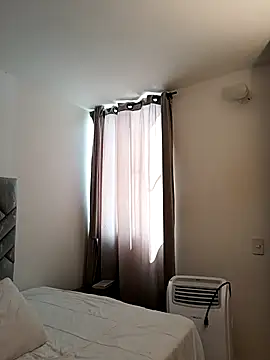 Snapshot of MIYESSI chatting on 11-29-25, 02:09 MIYESSI online show from 11-29-25, 02:09