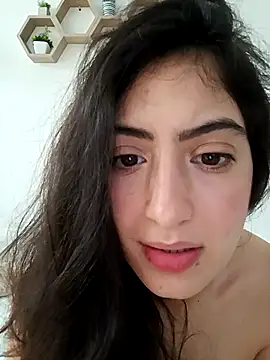 Snapshot of MIYESSI chatting on 02-01-26, 03:43 MIYESSI online show from 02-01-26, 03:43