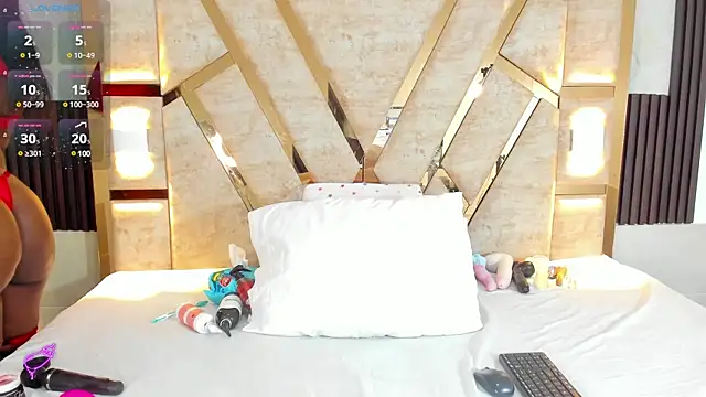 Athenea Mills online show from 02-11-25, 06:44