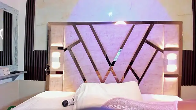 Athenea Mills online show from 02-03-26, 06:46