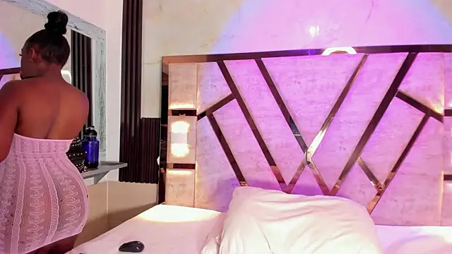 Athenea Mills online show from 04-24-26, 07:05