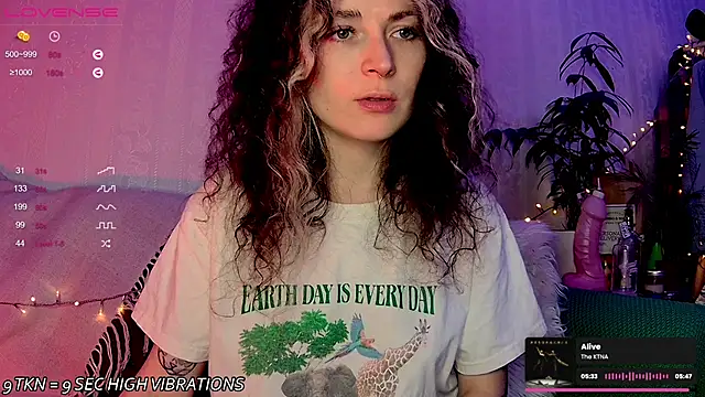 Snapshot of IttyKitty chatting on 01-17-25, 08:22 IttyKitty online show from 01-17-25, 08:22