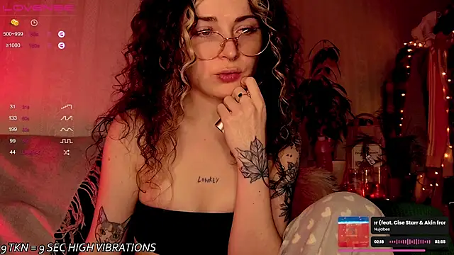 Snapshot of IttyKitty chatting on 03-19-25, 10:09 IttyKitty online show from 03-19-25, 10:09