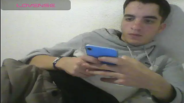 Snapshot of Tombgy07 chatting on 02-03-25, 09:39 Tombgy07 online show from 02-03-25, 09:39