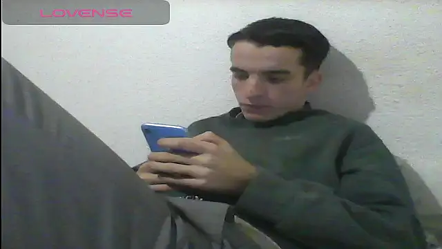 Snapshot of Tombgy07 chatting on 02-15-25, 08:22 Tombgy07 online show from 02-15-25, 08:22