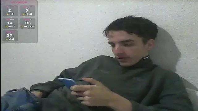 Snapshot of Tombgy07 chatting on 03-09-25, 09:14 Tombgy07 online show from 03-09-25, 09:14