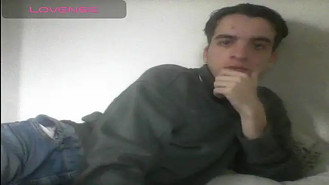 Snapshot of Tombgy07 chatting on 03-10-25, 04:35 Tombgy07 online show from 03-10-25, 04:35