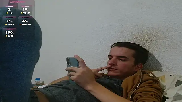 Snapshot of Tombgy07 chatting on 09-29-25, 07:40 Tombgy07 online show from 09-29-25, 07:40