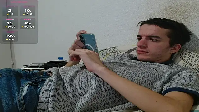 Snapshot of Tombgy07 chatting on 10-16-25, 07:04 Tombgy07 online show from 10-16-25, 07:04