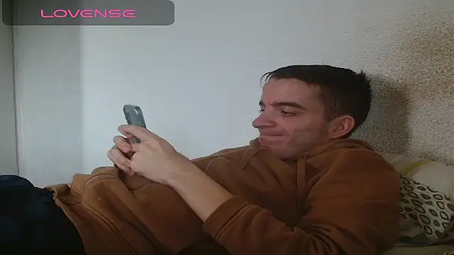 Snapshot of Tombgy07 chatting on 11-14-25, 02:16 Tombgy07 online show from 11-14-25, 02:16