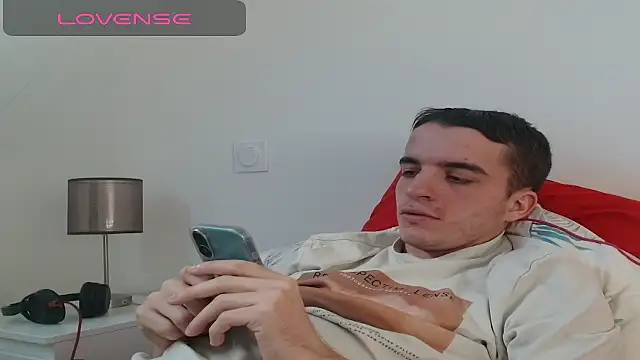 Snapshot of Tombgy07 chatting on 11-21-25, 01:54 Tombgy07 online show from 11-21-25, 01:54