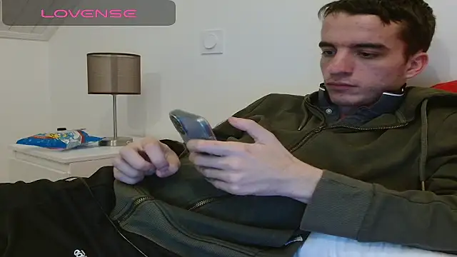 Snapshot of Tombgy07 chatting on 12-04-25, 07:55 Tombgy07 online show from 12-04-25, 07:55