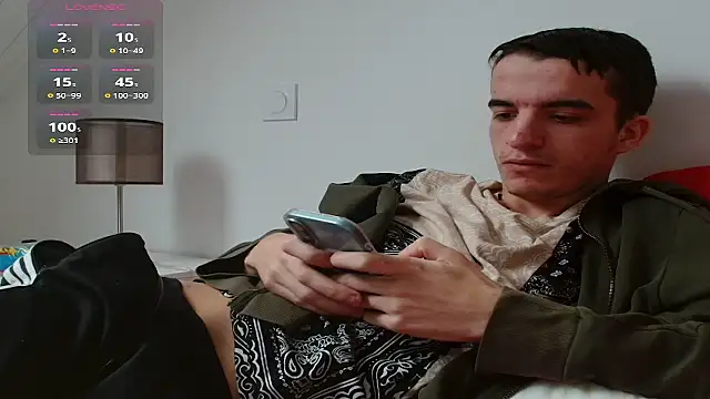 Snapshot of Tombgy07 chatting on 12-05-25, 01:31 Tombgy07 online show from 12-05-25, 01:31