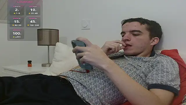 Snapshot of Tombgy07 chatting on 12-15-25, 05:17 Tombgy07 online show from 12-15-25, 05:17