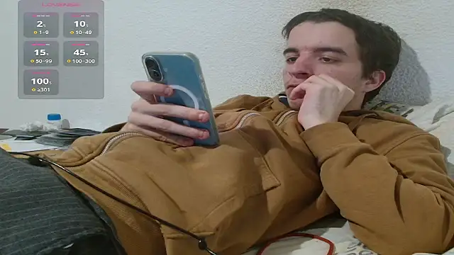 Snapshot of Tombgy07 chatting on 02-28-26, 09:27 Tombgy07 online show from 02-28-26, 09:27