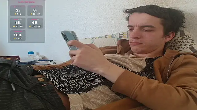 Snapshot of Tombgy07 chatting on 03-12-26, 09:15 Tombgy07 online show from 03-12-26, 09:15