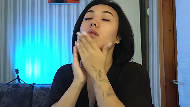 lily  foster online show from 09-19-25, 06:48