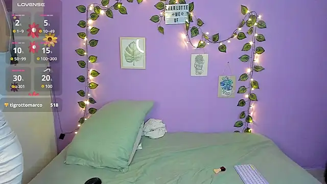 Snapshot of charlottte_queen chatting on 02-11-25, 09:14 charlottte queen online show from 02-11-25, 09:14