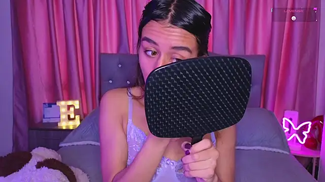 Snapshot of Emiily_Scott1 chatting on 10-30-25, 04:41 Emiily Scott1 online show from 10-30-25, 04:41