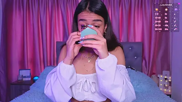 Snapshot of Emiily_Scott1 chatting on 12-05-25, 02:47 Emiily Scott1 online show from 12-05-25, 02:47