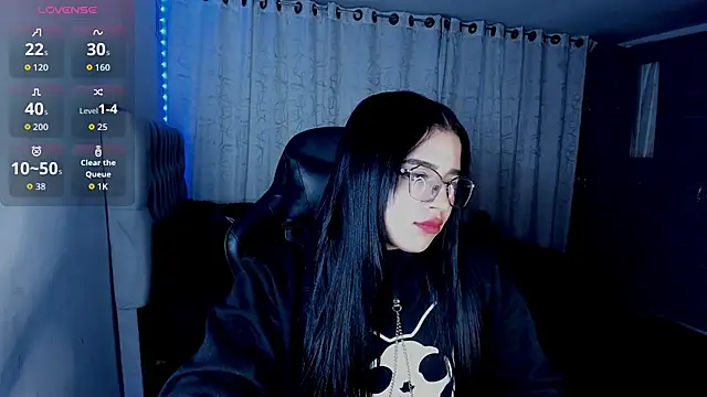 aliice walker  online show from 12-14-25, 03:34