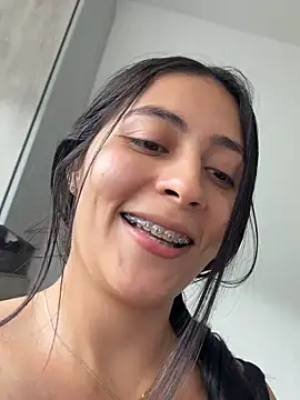 Snapshot of Sophie__Foxxx chatting on 05-16-26, 09:35 Sophie Foxxx online show from 05-16-26, 09:35