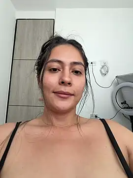 Snapshot of Sophie__Foxxx chatting on 05-17-26, 02:35 Sophie Foxxx online show from 05-17-26, 02:35