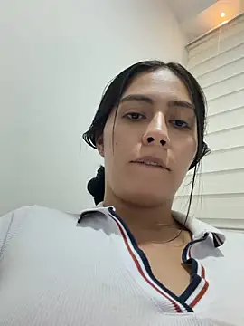 Snapshot of Sophie__Foxxx chatting on 05-21-26, 02:29 Sophie Foxxx online show from 05-21-26, 02:29