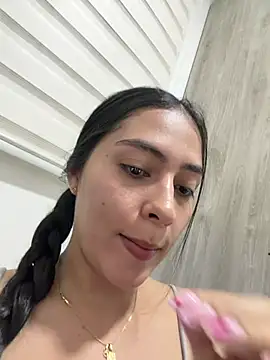 Snapshot of Sophie__Foxxx chatting on 05-28-26, 12:52 Sophie Foxxx online show from 05-28-26, 12:52