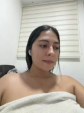 Snapshot of Sophie__Foxxx chatting on 05-29-26, 12:30 Sophie Foxxx online show from 05-29-26, 12:30