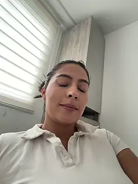 Snapshot of Sophie__Foxxx chatting on 06-05-26, 10:04 Sophie Foxxx online show from 06-05-26, 10:04