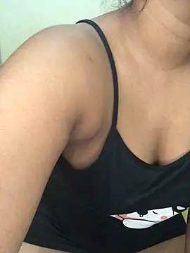 Snapshot of Rose_Olivia chatting on 02-25-25, 05:25 Rose Olivia online show from 02-25-25, 05:25