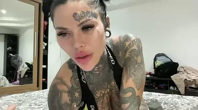 claudiacvc95 online show from 02-02-25, 12:57