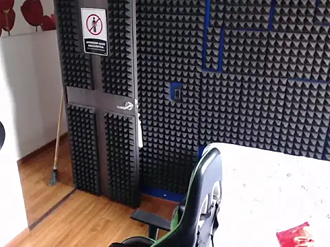 Snapshot of Curly_Angel24 chatting on 11-28-25, 05:04 Curly Angel24 online show from 11-28-25, 05:04