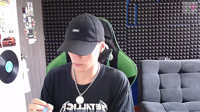 Snapshot of Curly_Angel24 chatting on 12-14-25, 10:03 Curly Angel24 online show from 12-14-25, 10:03