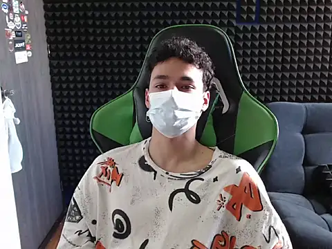 Snapshot of Curly_Angel24 chatting on 12-17-25, 03:07 Curly Angel24 online show from 12-17-25, 03:07