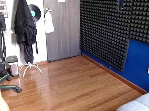 Snapshot of Curly_Angel24 chatting on 01-19-26, 04:22 Curly Angel24 online show from 01-19-26, 04:22