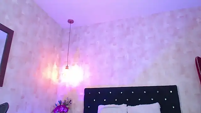 Snapshot of IsabelaLatina chatting on 06-25-26, 05:12 IsabelaLatina online show from 06-25-26, 05:12