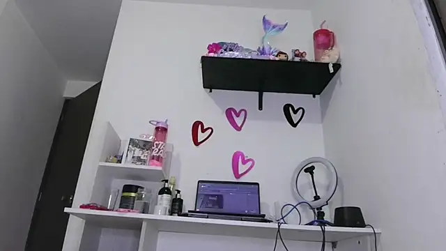 Snapshot of ari_sexy1 chatting on 09-20-25, 01:39 ari sexy1 online show from 09-20-25, 01:39