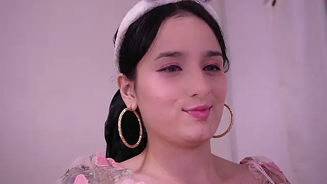 Snapshot of Sisirojas chatting on 01-18-26, 02:04 Sisirojas online show from 01-18-26, 02:04