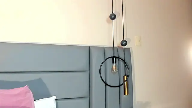 NoraDasilva online show from 11-18-25, 08:24