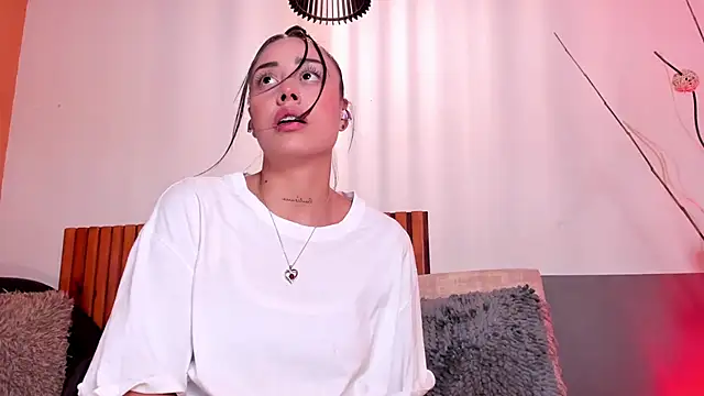 NoraDasilva online show from 03-10-26, 12:26