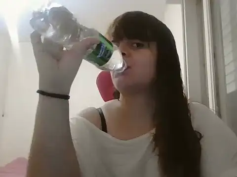 Snapshot of Bombon_ok chatting on 10-15-25, 02:44 Bombon ok online show from 10-15-25, 02:44