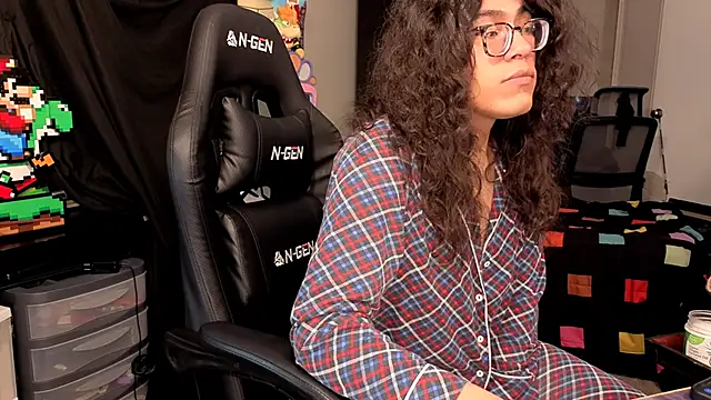 Snapshot of ShinyCherub chatting on 11-14-25, 04:00 ShinyCherub online show from 11-14-25, 04:00