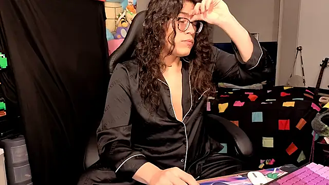 Snapshot of ShinyCherub chatting on 11-29-25, 06:33 ShinyCherub online show from 11-29-25, 06:33